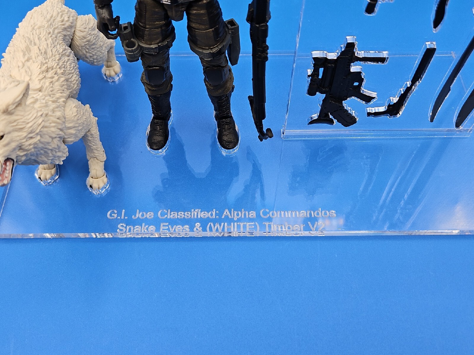 G.I. Joe Classified Alpha Commandos Snake Eyes & (White) Timber V2 Acrylic Base