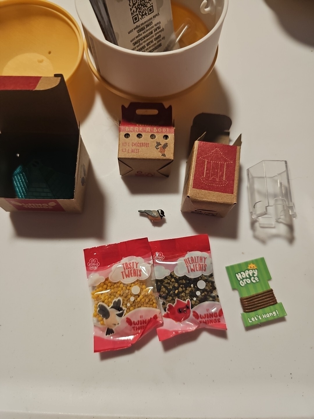 CHICKADEE BIRD MGA Miniverse Make It Mini Feeder Bird Seed