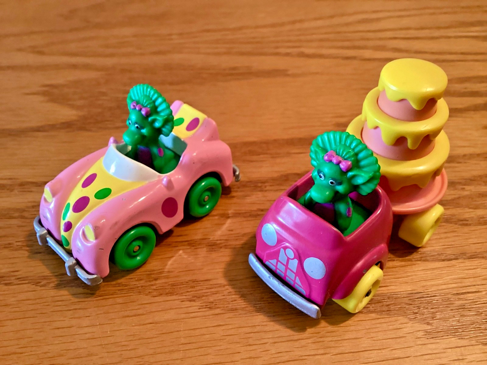 BARNEY Dinosaur BABY BOP Push Along Figures Toys Cake & Car 1993 Vtg Lot of 2