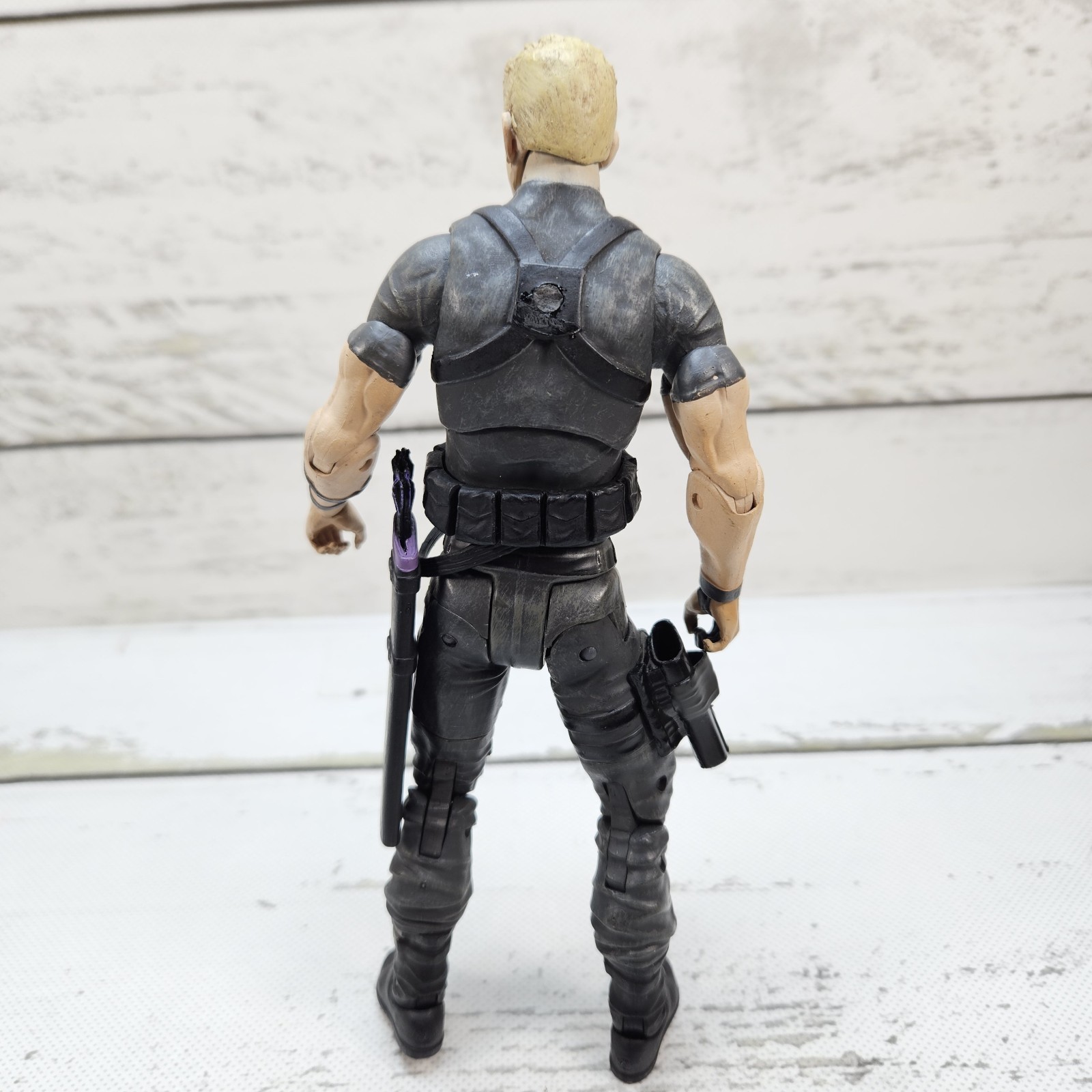 Diamond Select Marvel Select Avenging Hawkeye 2015 7&Prime; Adjustable Figure Read