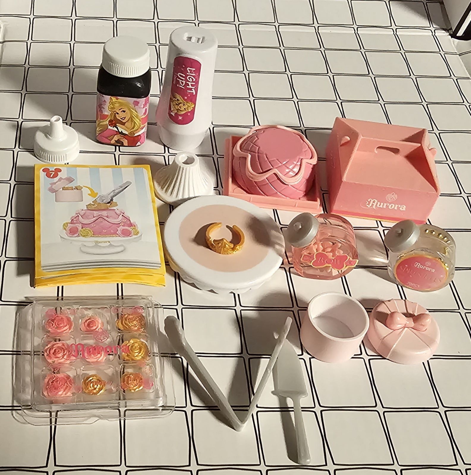RARE Zuru Mini Brands Disney Snack Sleeping Beauty Aurora Princess Rose Cake set