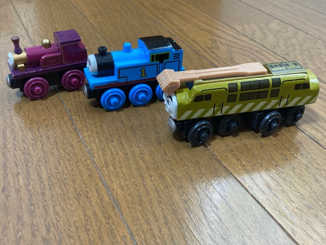 Thomas & Friends Wooden Thomas Train Set with Rails and Accessories Kit