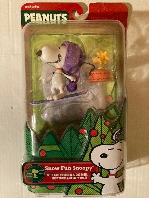 Peanuts Charlie Brown Christmas Snow Fun Snoopy Action Figure w/ Snowboard NEW
