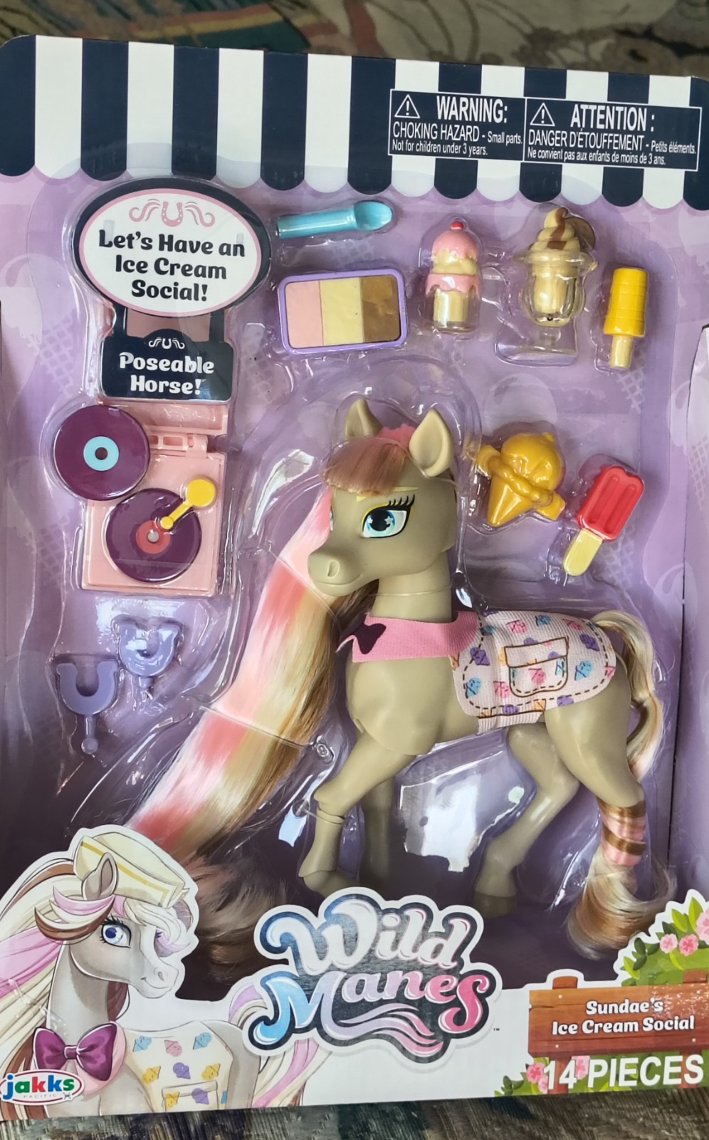 A « Wild Manes » Posable Horse Neopolitan.SUNDAE&rsquo;S ICE CREAM SOCIAL 14 Piece Set.