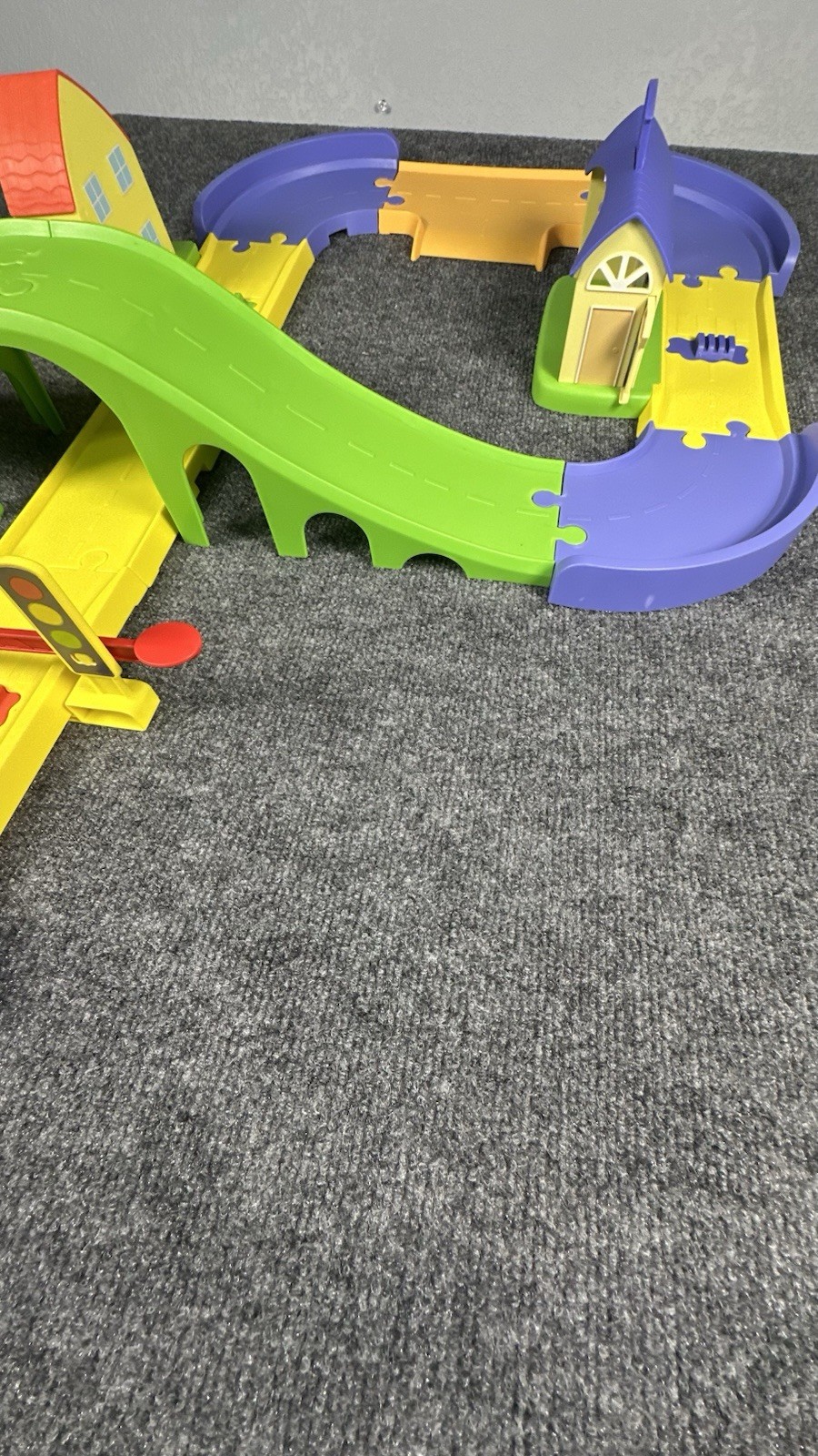 Peppa Pig All Around Town Adjustable Track Playset Talking Car And Accessories
