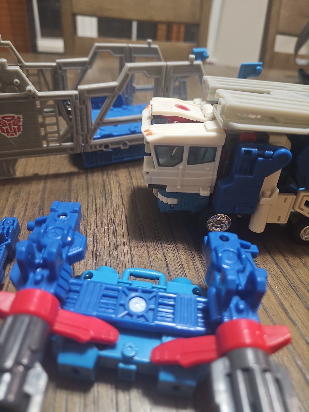 Transformers RID 2001 Ultra Magnus Action Figure-Incomplete- 1 Missing Piece