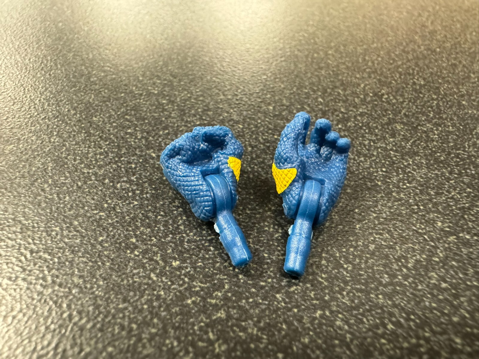 Marvel Legends 6&Prime; Scale DEADPOOL 3 (WOLVERINE HANDS ONLY) BLUE YELLOW MINT 1/12