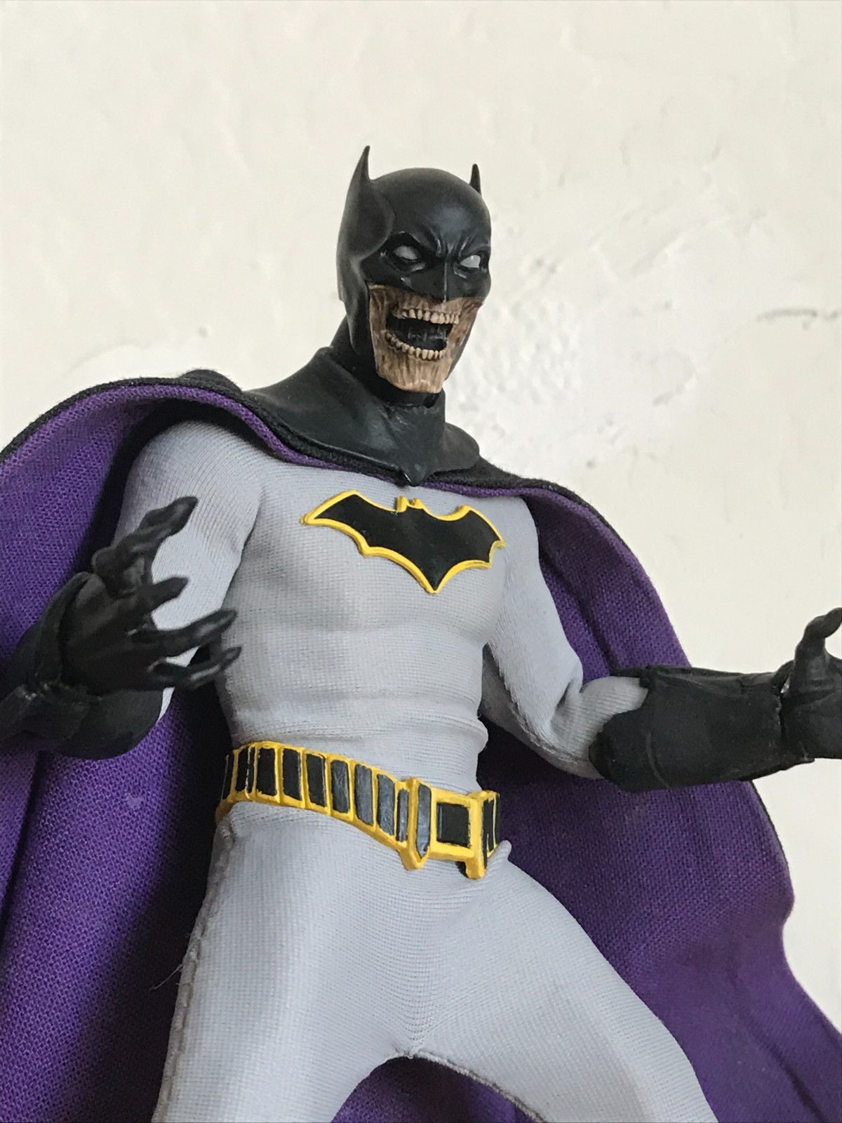 Custom Mezco 1/12 DCeased Batman Rebirth, Mcfarlane