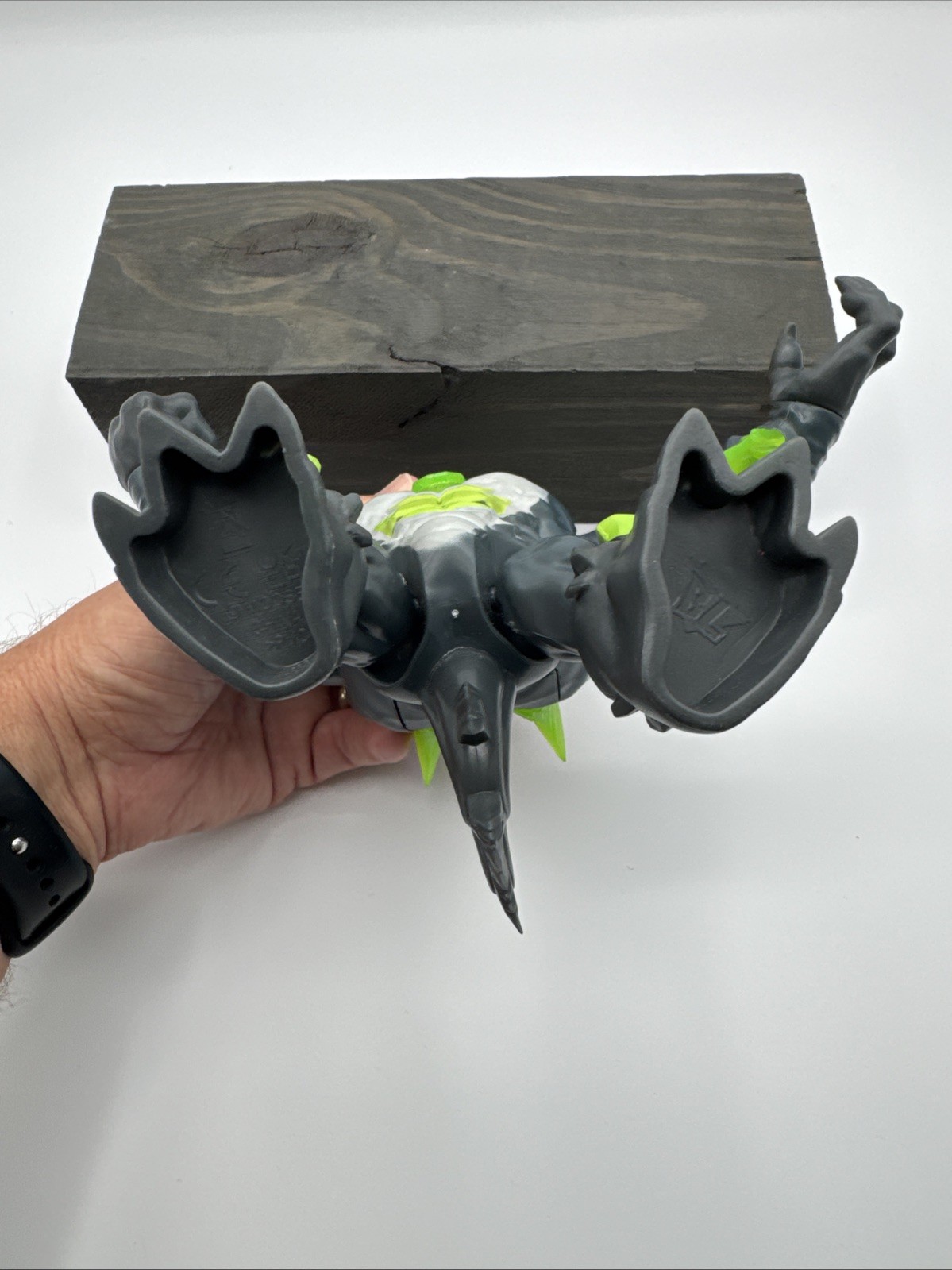 Beast Lab Shark Beast Creator Experiment 8&Prime; Action Figure Light and Sound WORKS