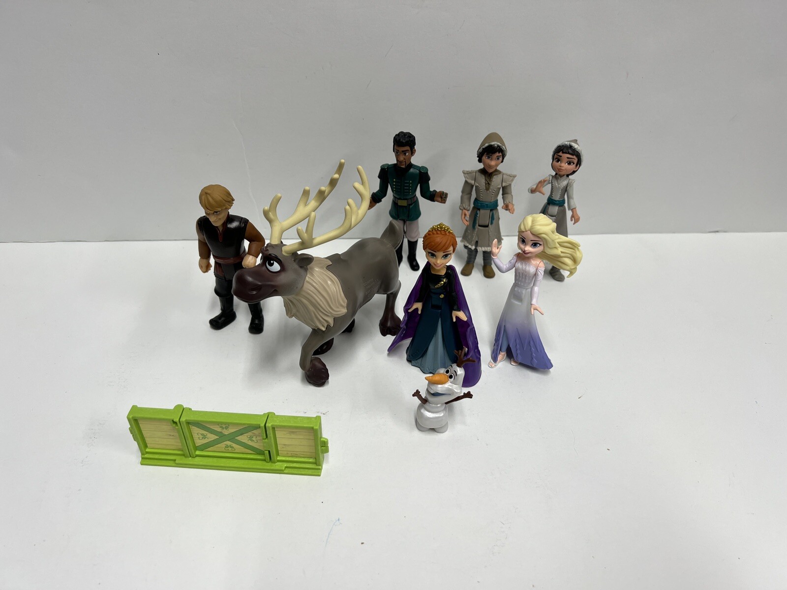 Lot of 8 – Hasbro Frozen 2 Figures ELSA ANNA Olaf Sven Kristoff Honeymaren Ryder