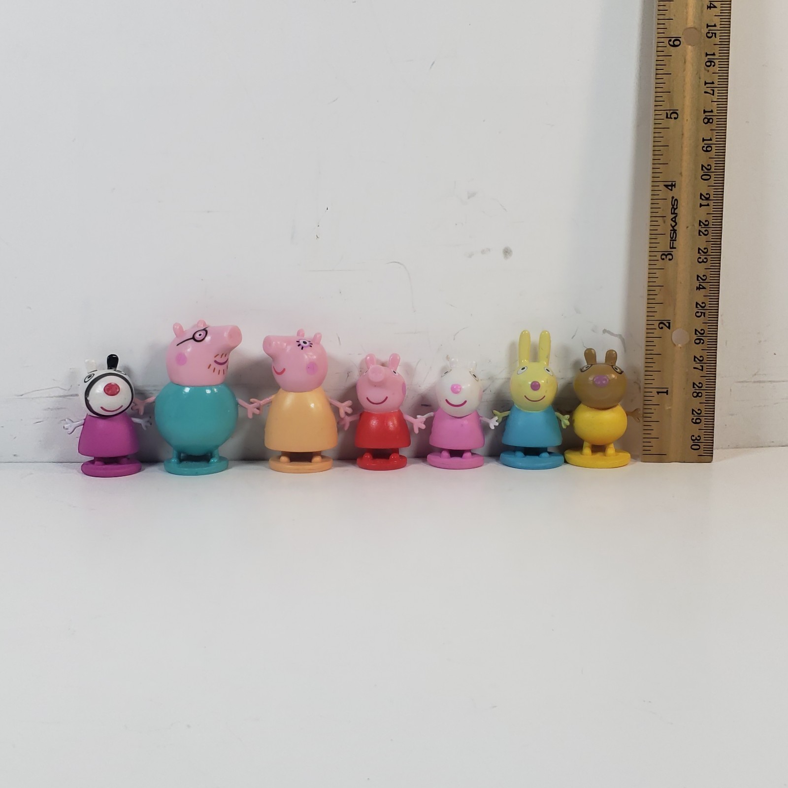 7 Peppa Pig Mini Figures Tiny 1-2 Inches Cake Toppers on Base ABD Ltd. 2003