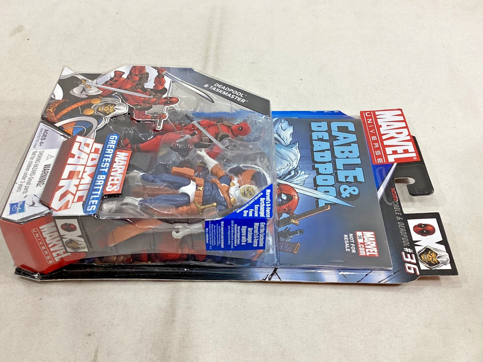 NEW Marvel&rsquo;s Greatest Battles Comic Packs Deadpool & Taskmaster Figure Comicbook