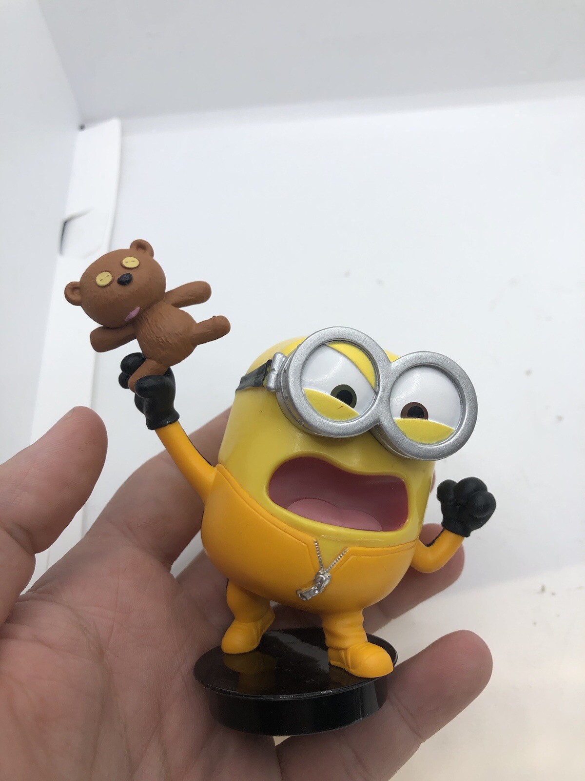 Snapco Universal Studios Minions Rise of Gru Bob Holding Teddy Bear Figure 4&Prime;