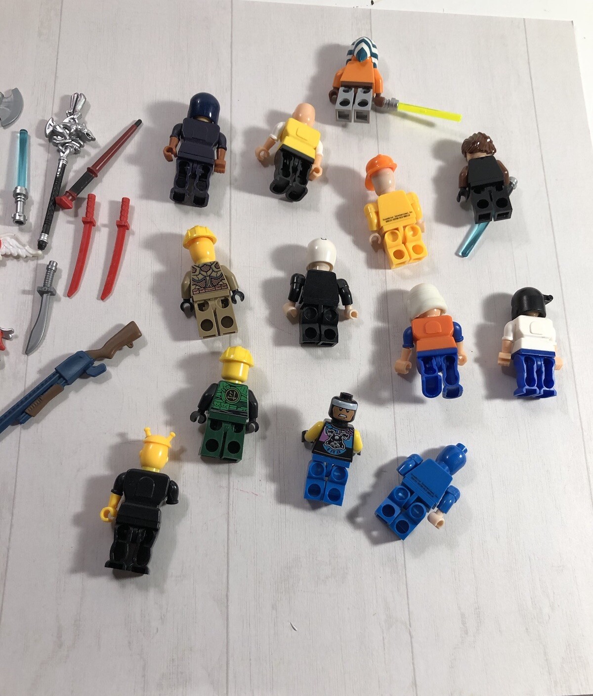LEGO MINIFIG PEOPLE 13 From Galaxies Far Away Plus Assorted Weapons