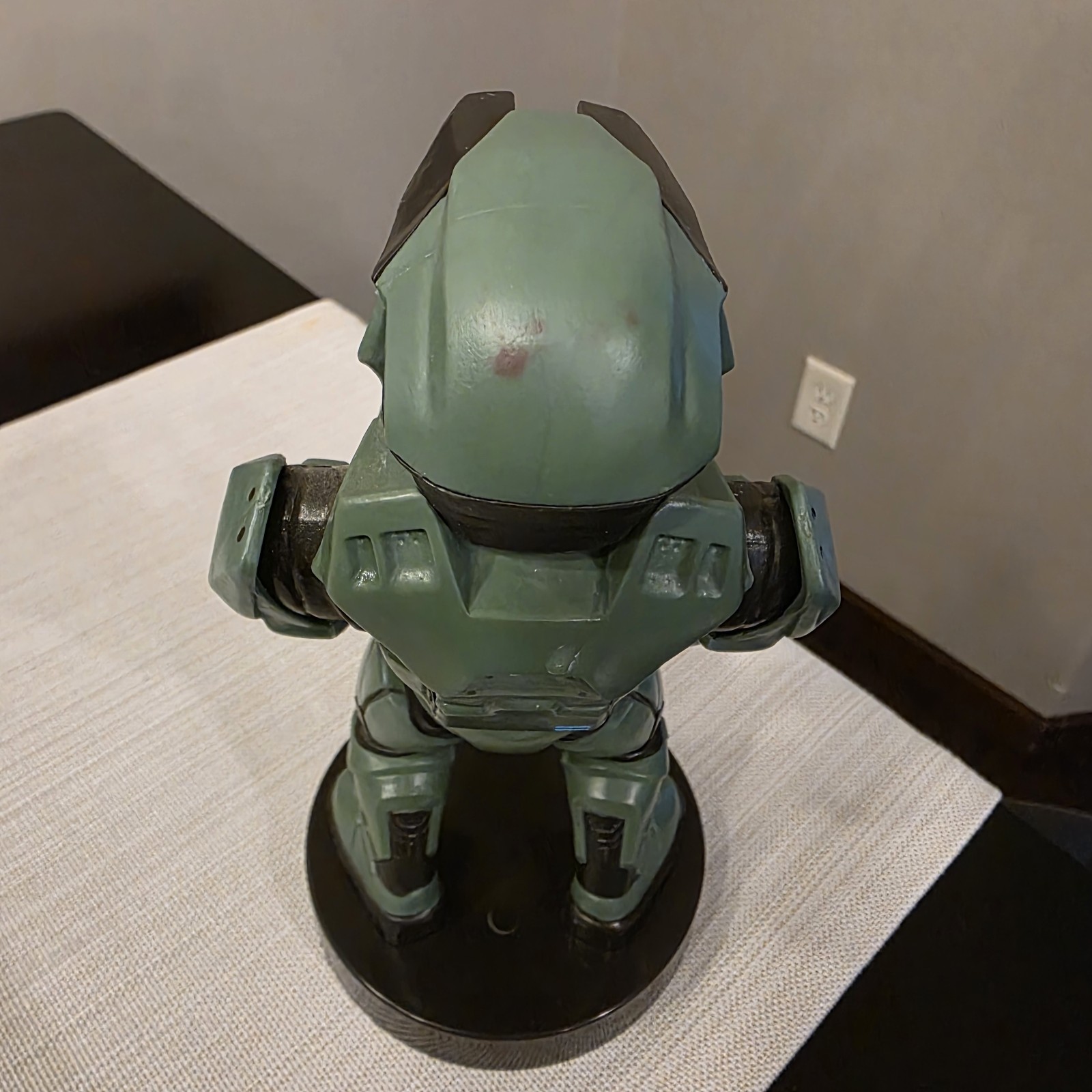 Cable Guys Halo Infinite Master Chief phone and controller holder Figure