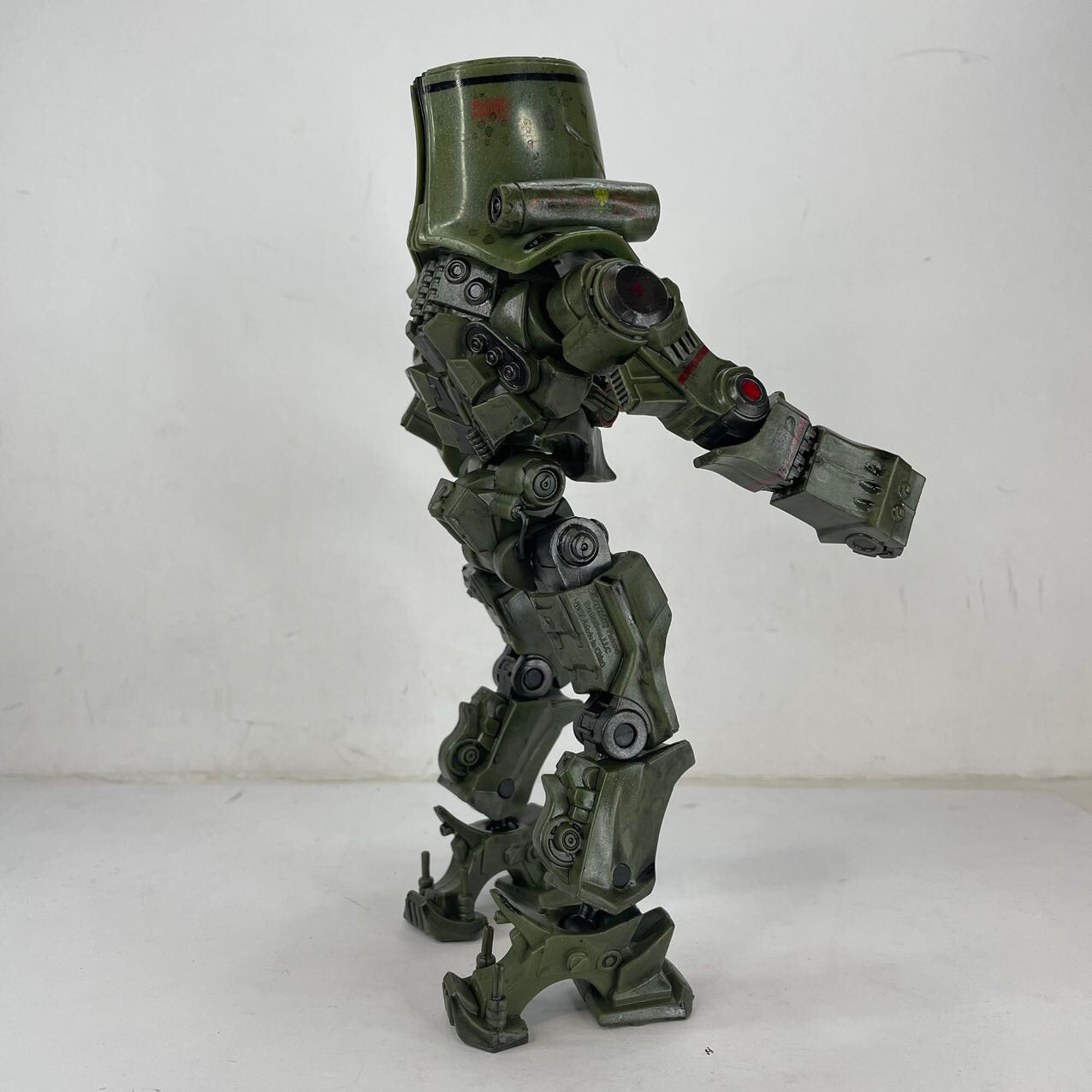 Cherno Alpha Jaeger 7&Prime; Movable Action Figure w/LED Toy Statue Pacific Rim in Box