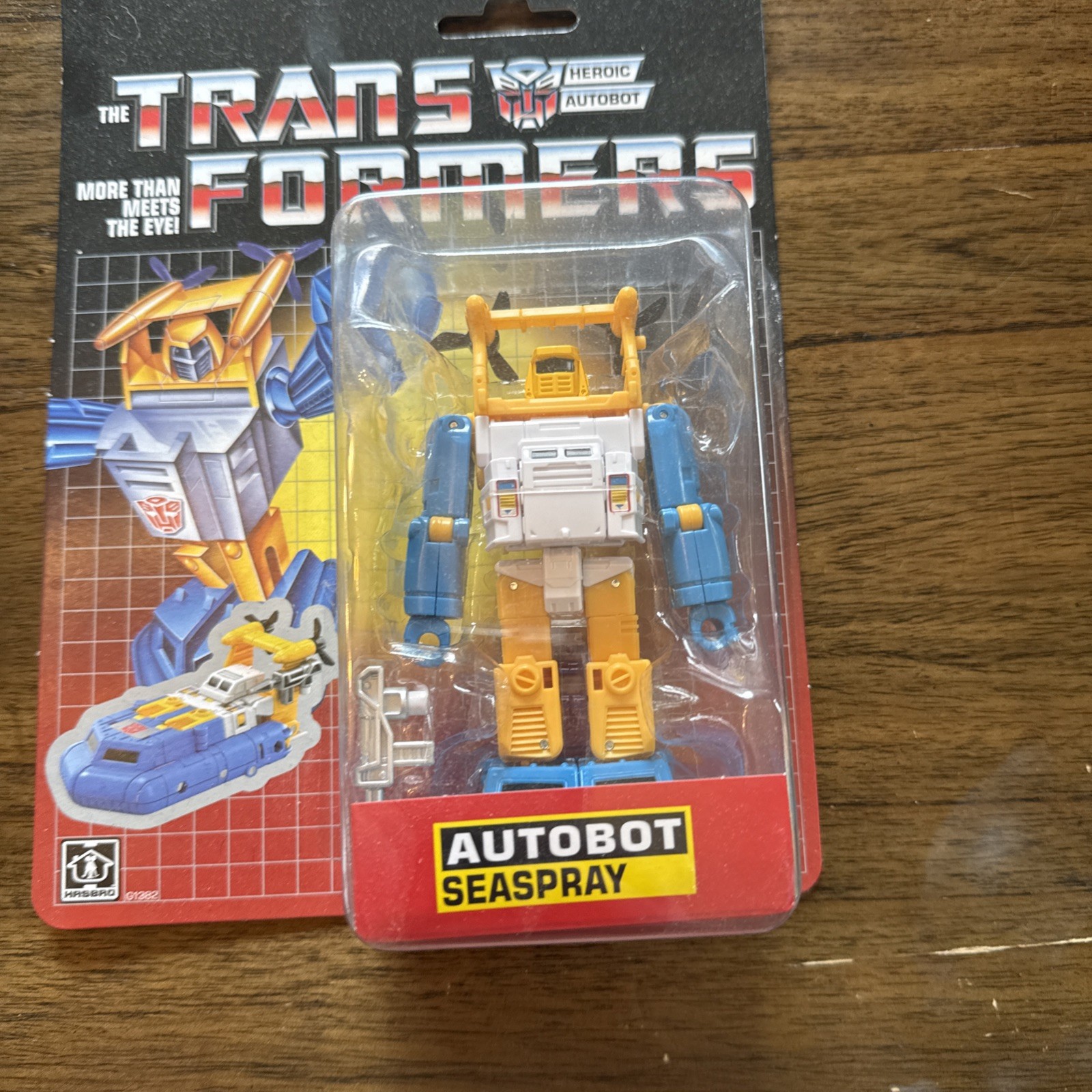 TRANSFORMERS RETRO G1 DELUXE AUTOBOT SEASPRAY NEW HASBRO