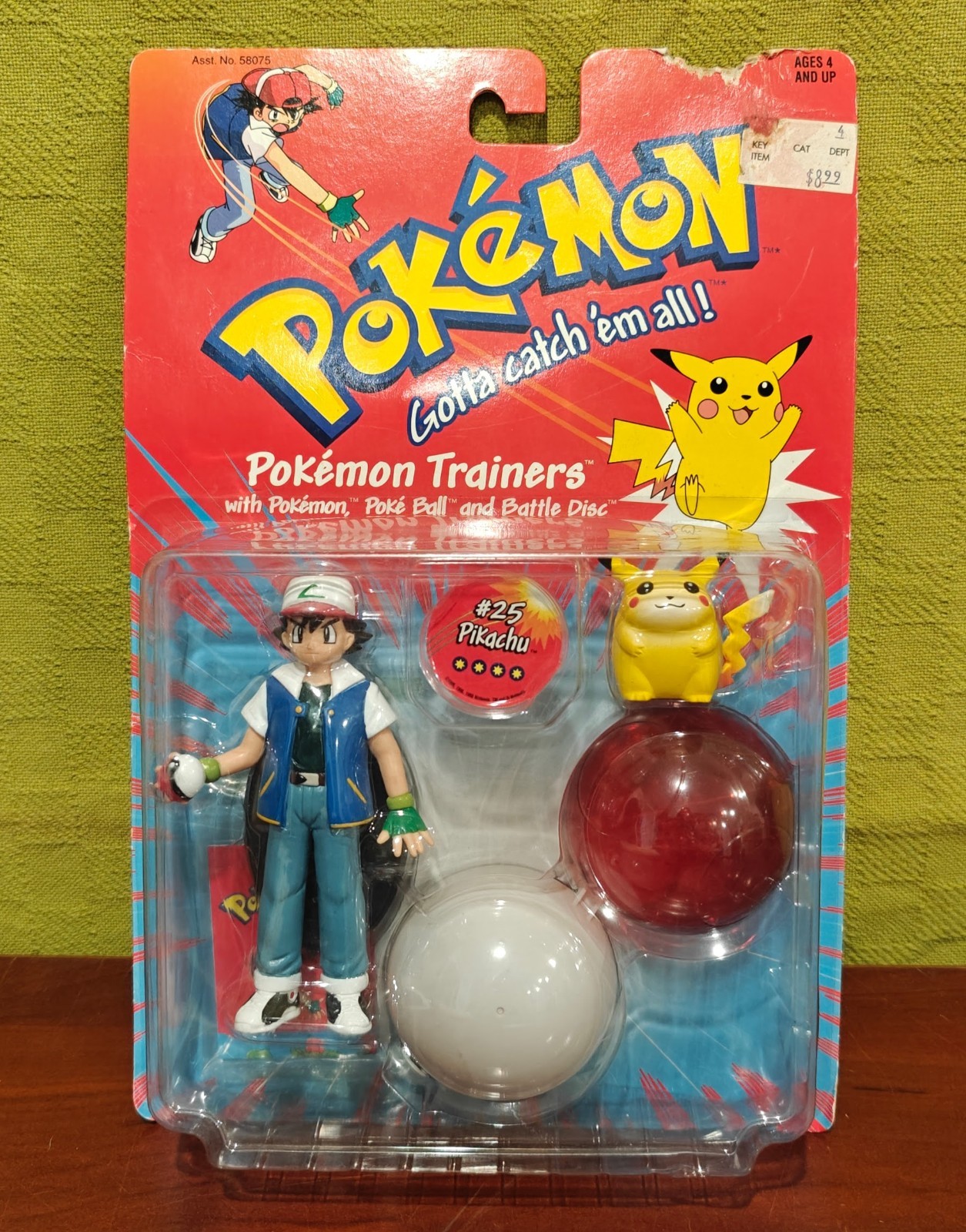 NOS 1999 POKEMON TRAINERS Ash & Pikachu Figurine ,Poke Ball,Battle Card 58075