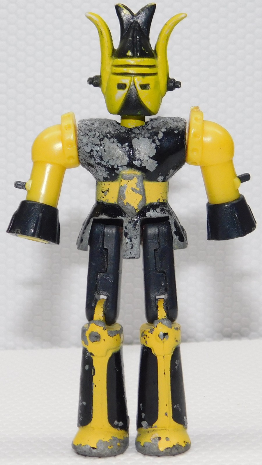 VINTAGE 70s AHI STAR FLEET ROBOT DEFENDER 3.5in DIECAST FIGURE YELLOW METAL TOY