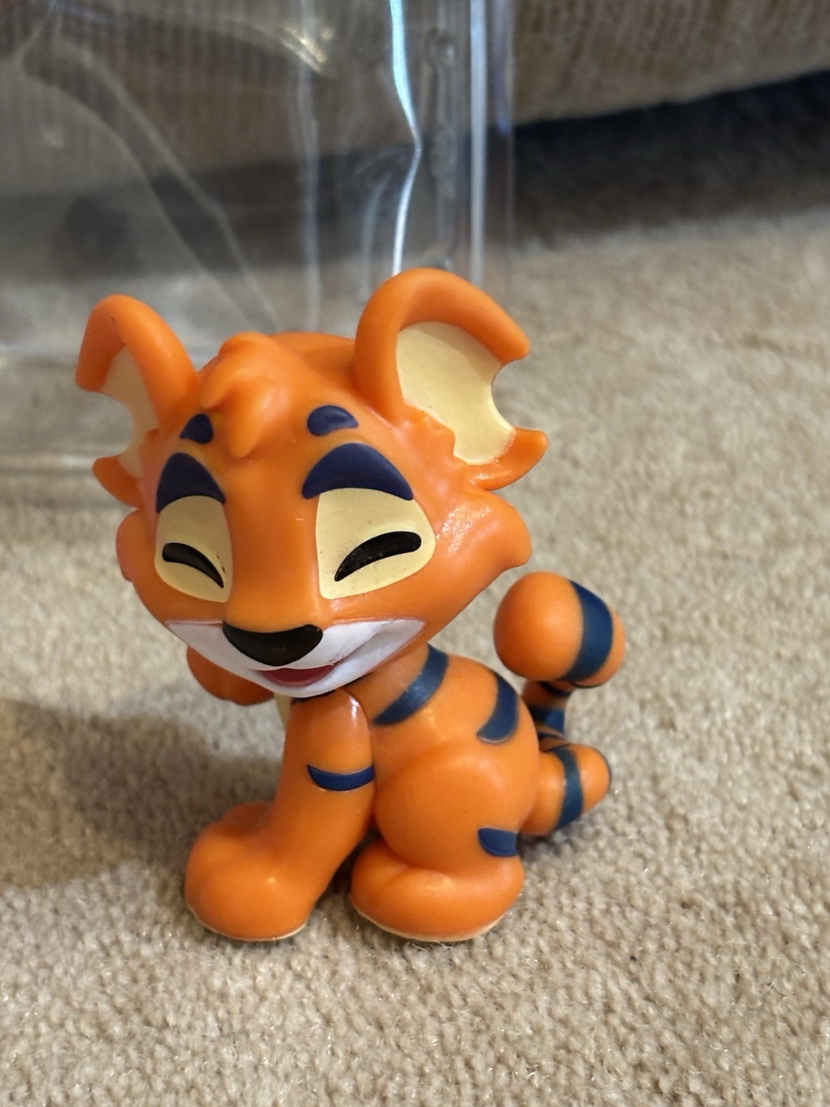 NEW – NEOPETS Minifigure Mystery Pack Figure – ORANGE KOUGRA With Code