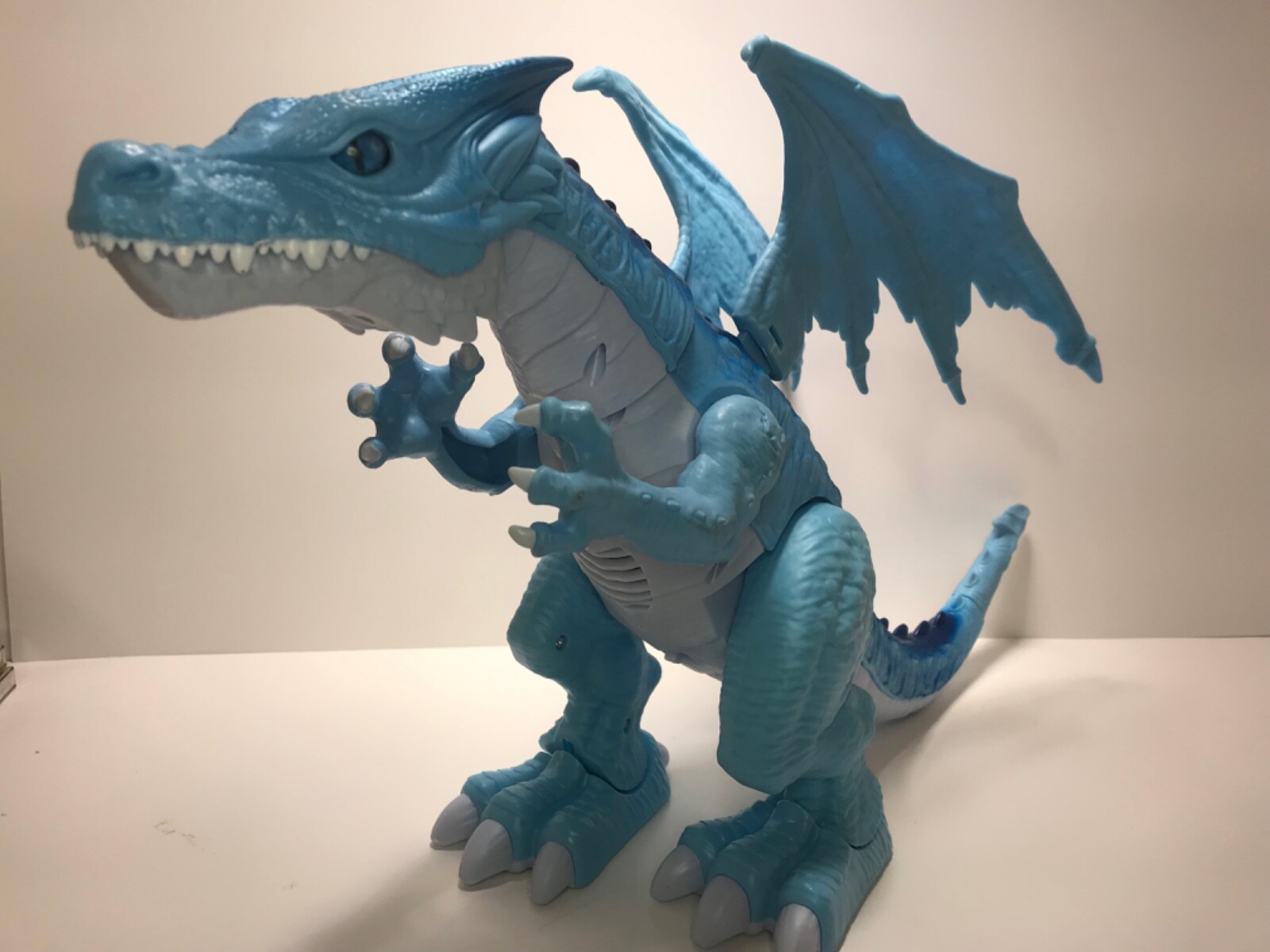 Zuru Robo Alive Roaring Ice Dragon Battery Powered Real Life Robotic Pets Toy
