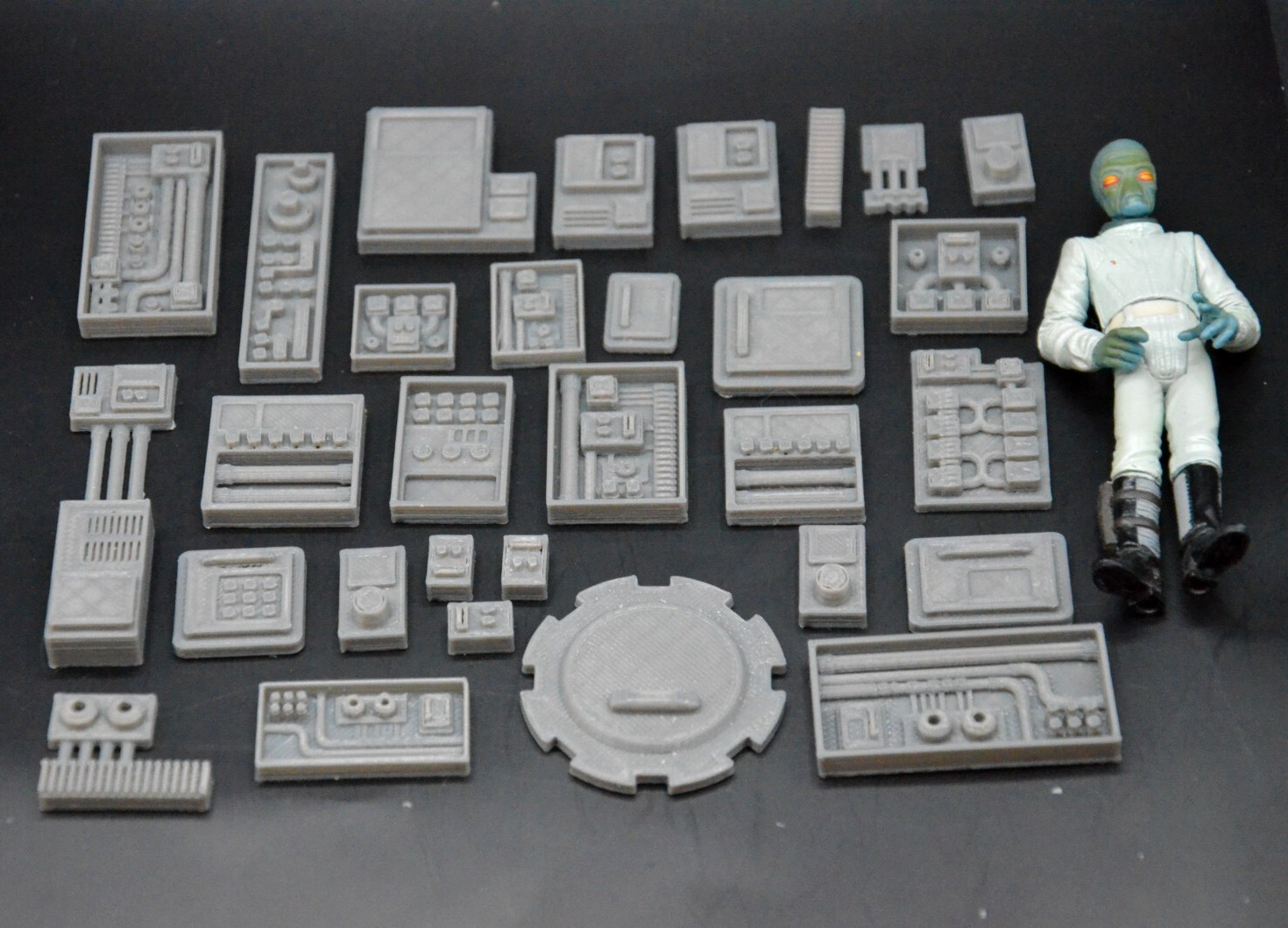 30 pc GREEBLE LOT STAR WARS SCI FI CUSTOM 1:18 SCALE DIORAMA PROP