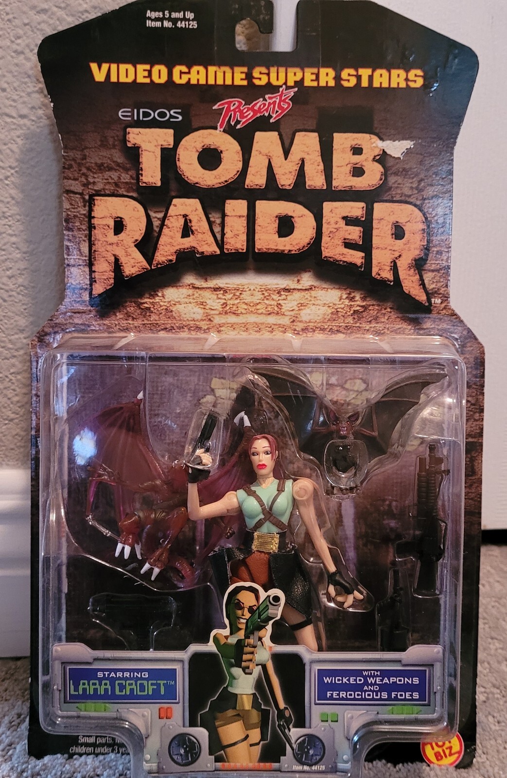 Tomb Raider Lara Croft 1997 Video Game Superstars / Toy Biz Eidos SEALED