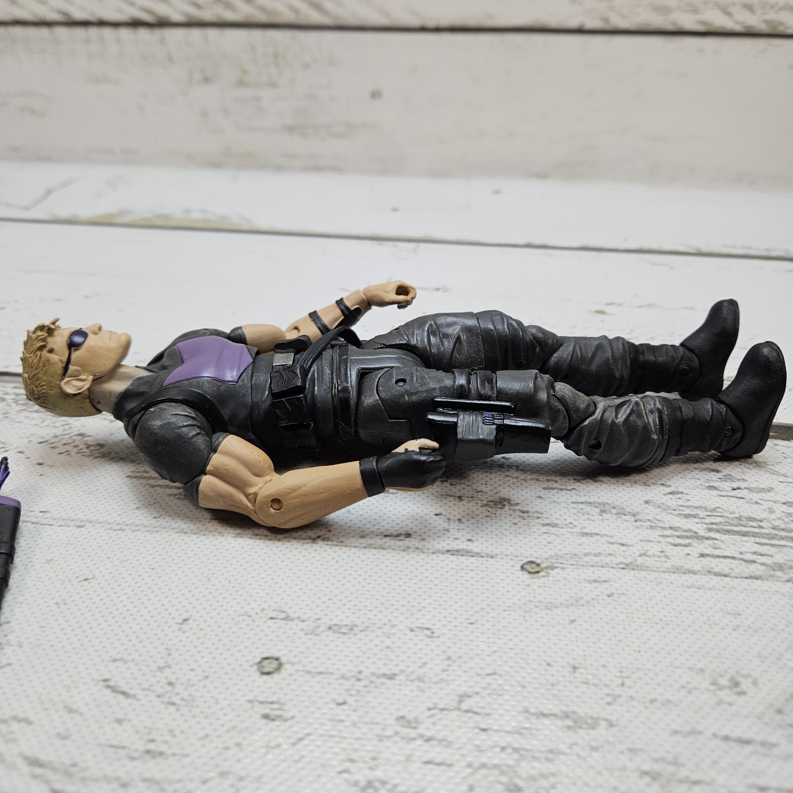 Diamond Select Marvel Select Avenging Hawkeye 2015 7&Prime; Adjustable Figure Read