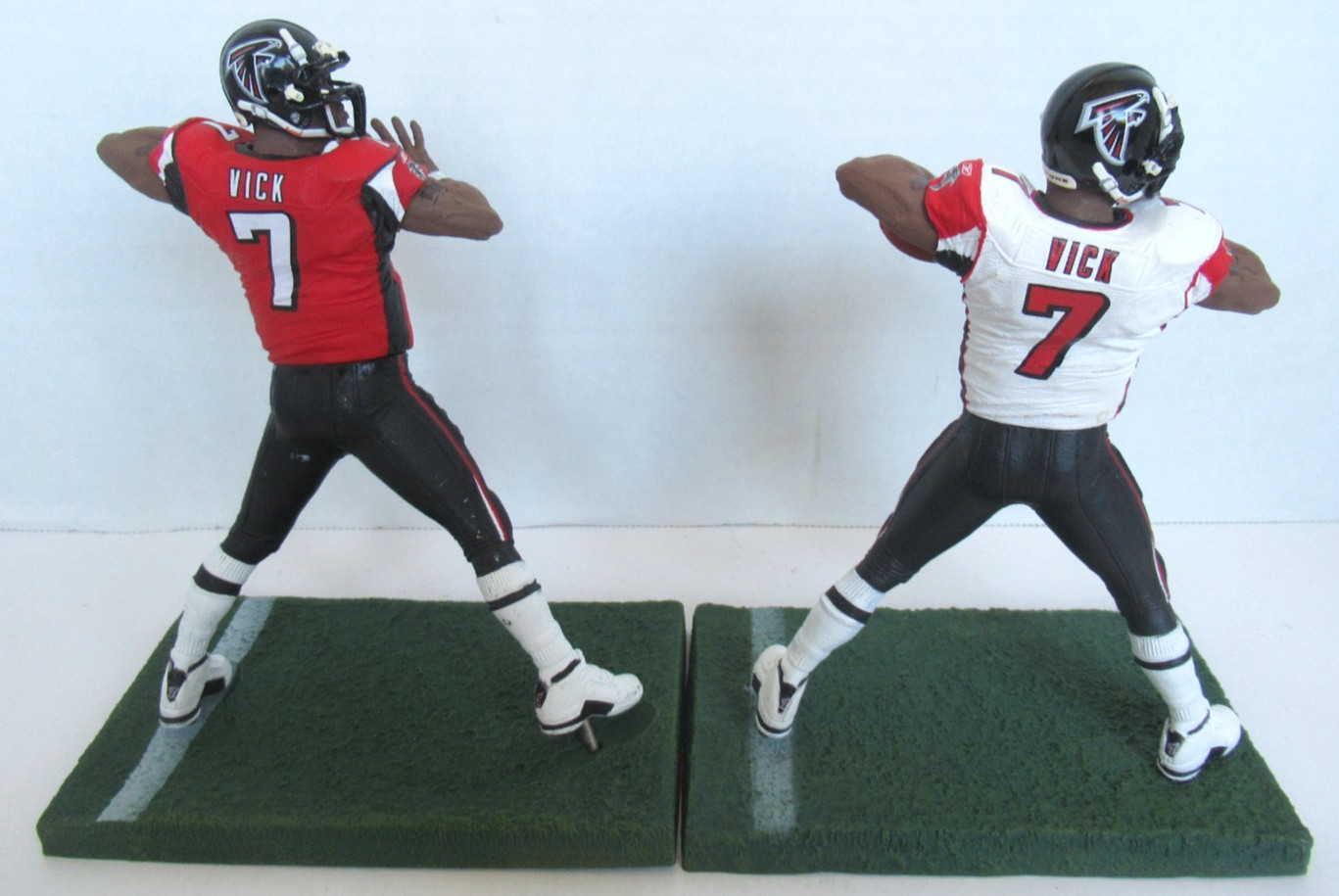 MICHAEL VICK MCFARLANE NFL SERIES 7 FALCONS LOOSE VARIANT & REGULAR FIGURE LOT