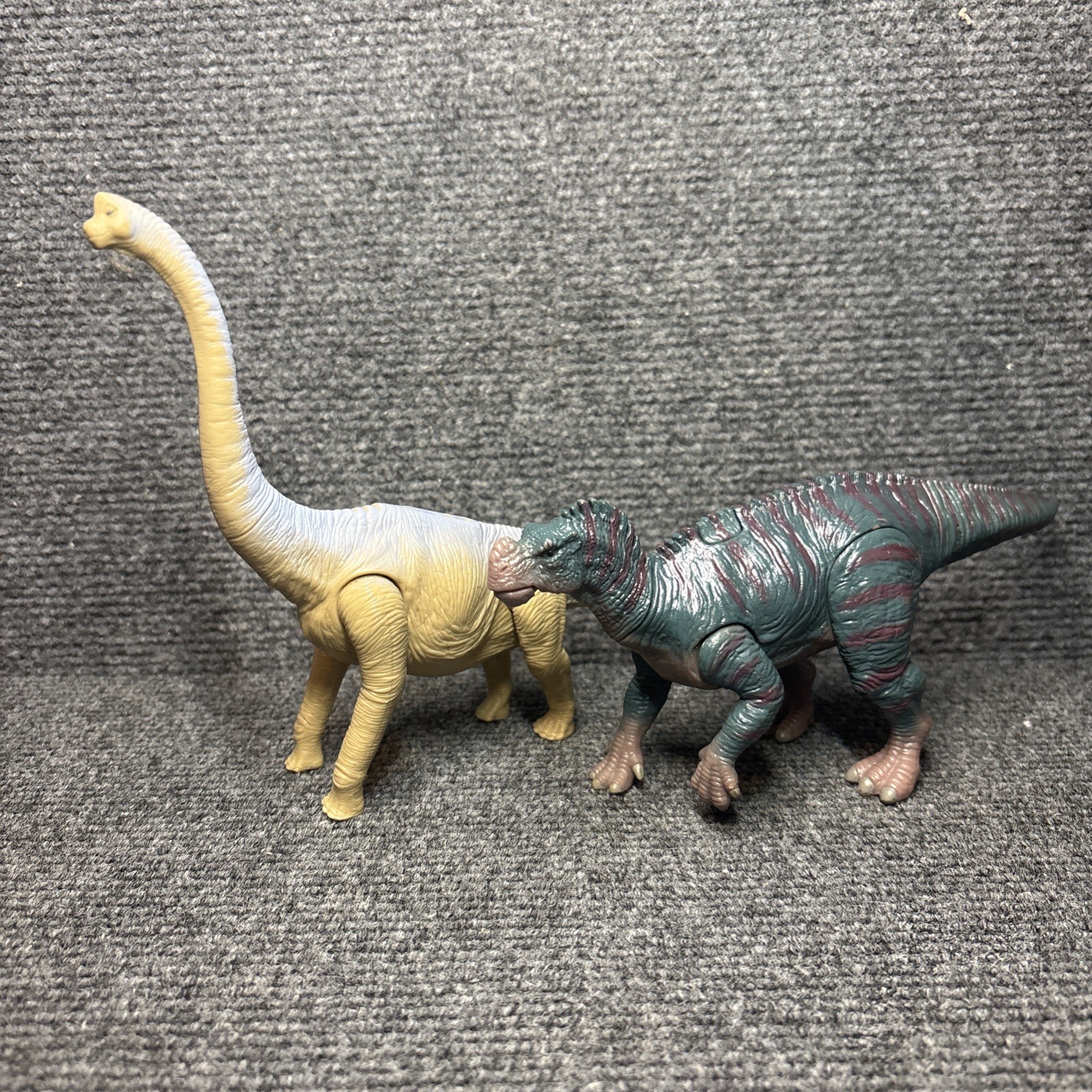 Disney’s Dinosaur Film 2000 Electronic Ferocious Talking Kron Iguanodon Baylene