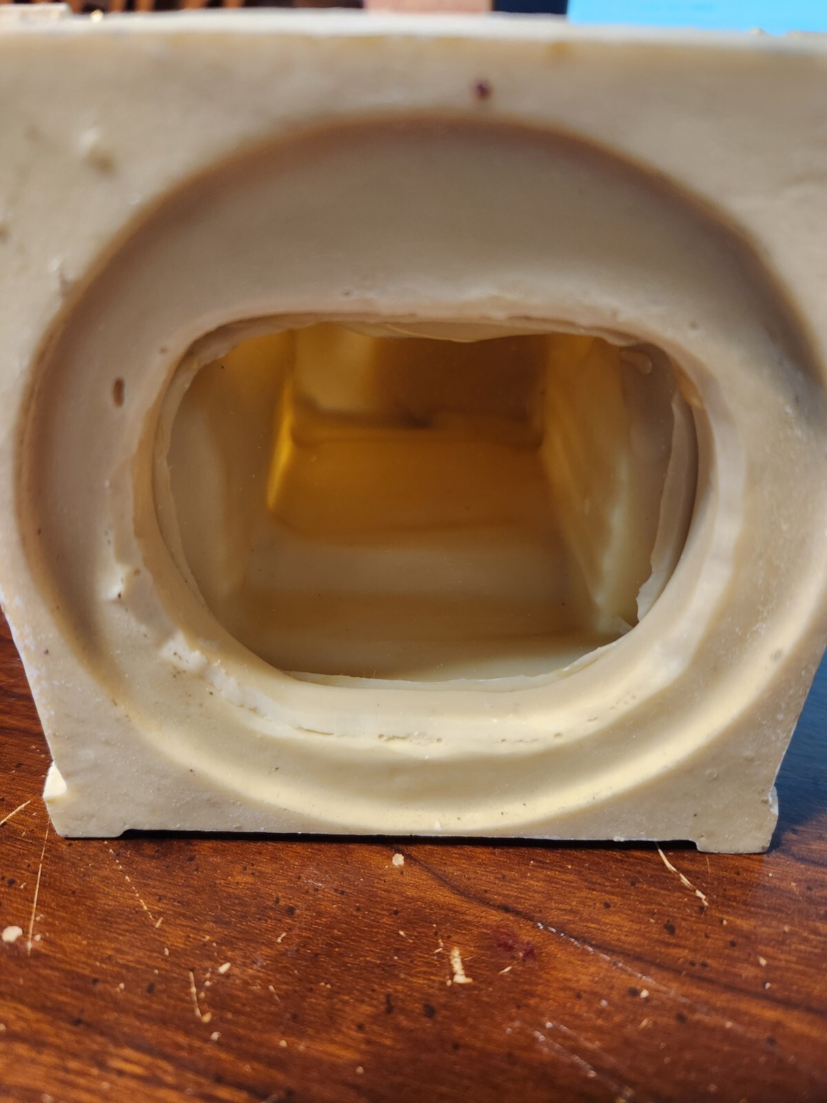 VINTAGE MODEL SCALE BONE RESIN CASTLE MAUSOLEUM 4.5&Prime; X 4&Prime; X 4&Prime; BEIGE AND GOLD