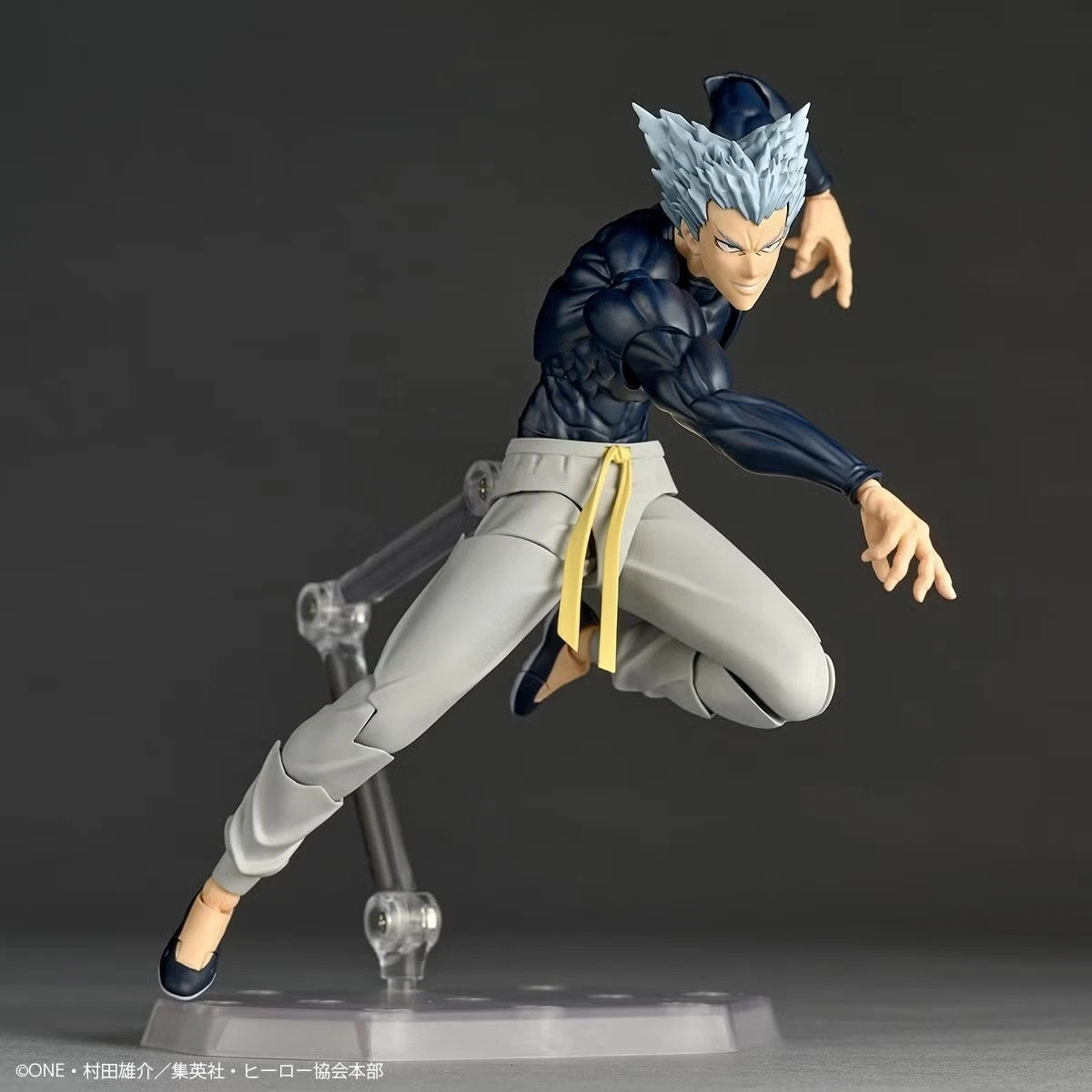 Kaiyodo Revoltech Amazing Yamaguchi Garou One Punch Man Figure w/Bonus In Hand