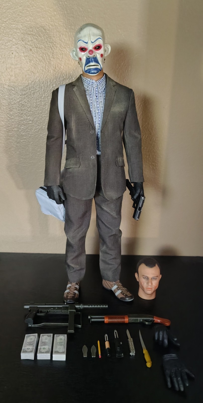 Topo 1/6 Scale TDK Bank Robber Joker Heath Ledger figure w/ Hot Toys accessories