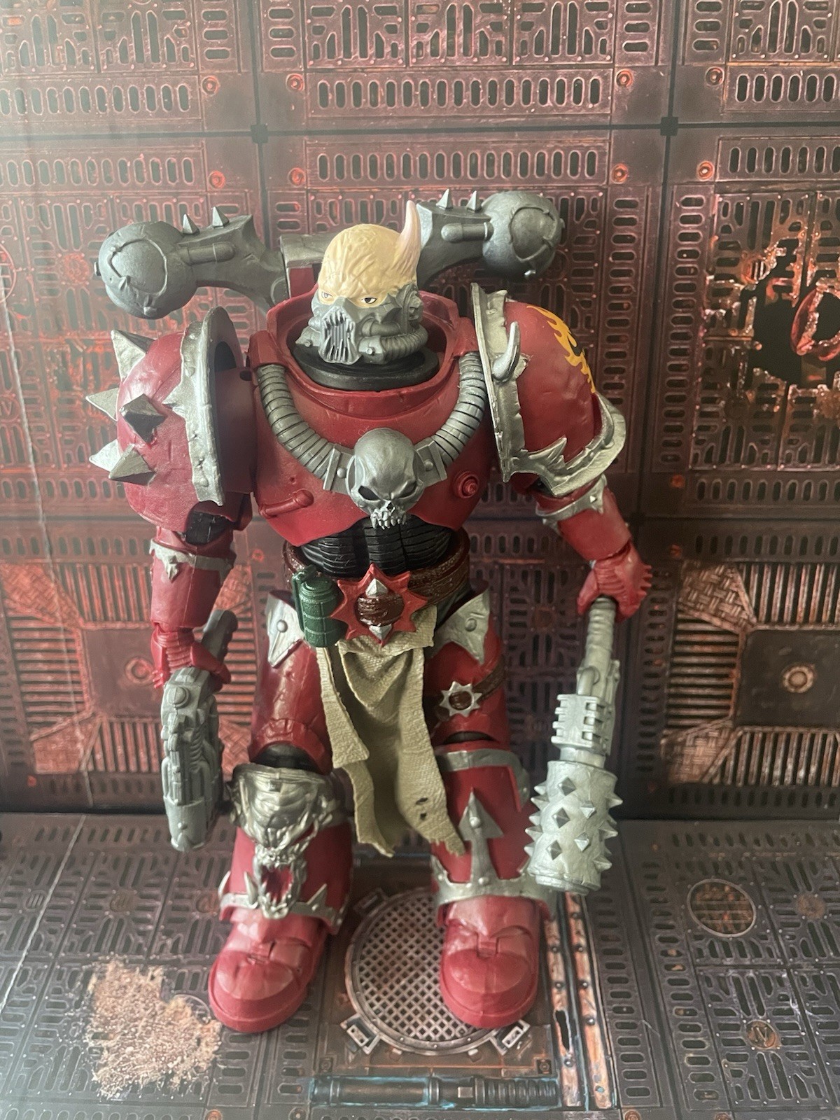 McFarlane Warhammer 40,000 CHAOS SPACE MARINE WORD BEARER Complete Figure