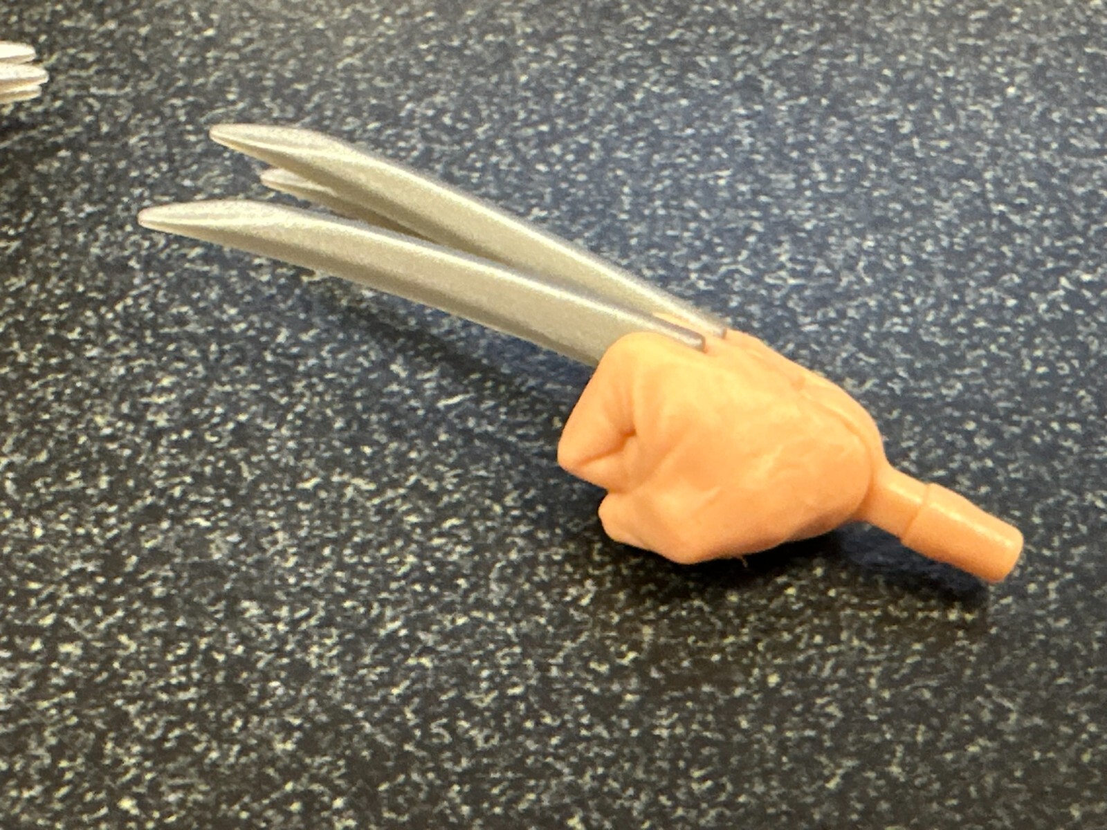 Hasbro Marvel Legends 6&Prime; Scale DEADPOOL 3 (WOLVERINE CLAW HANDS ONLY) MINT 1/12