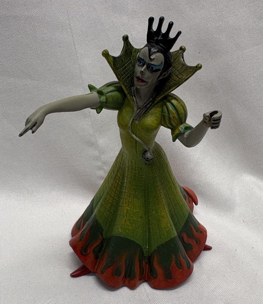 Plastoy Witch Evil Queen w/ green dress Sorcerer Medieval Fantasy 4” Figurine