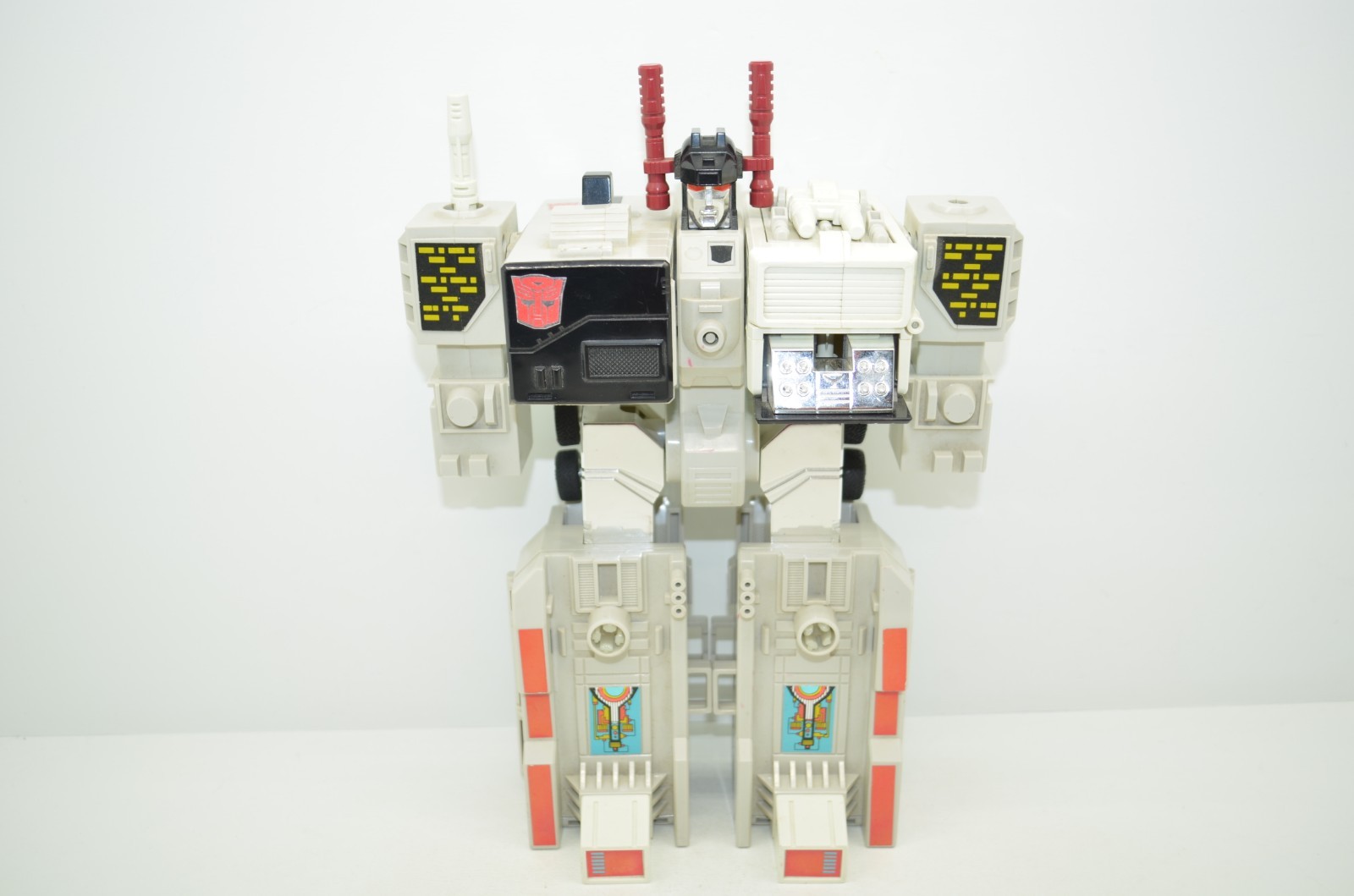 1985 Metroplex Transformers G1 Autobot Battle Station Rubber Tires Hasbro