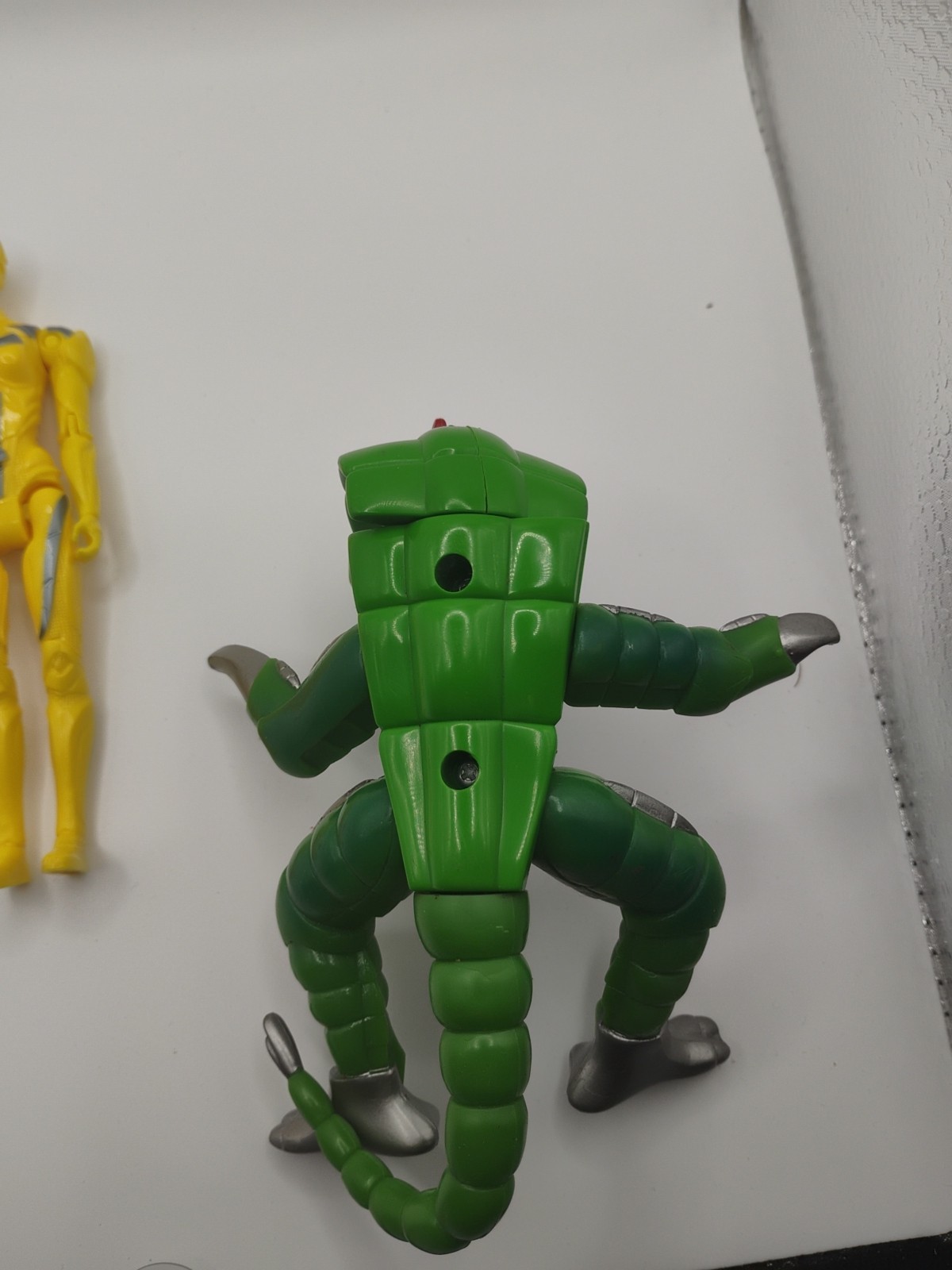 2 mighty morphin power rangers action figures 2017 Yellow & 1994 Pythor + Acc.