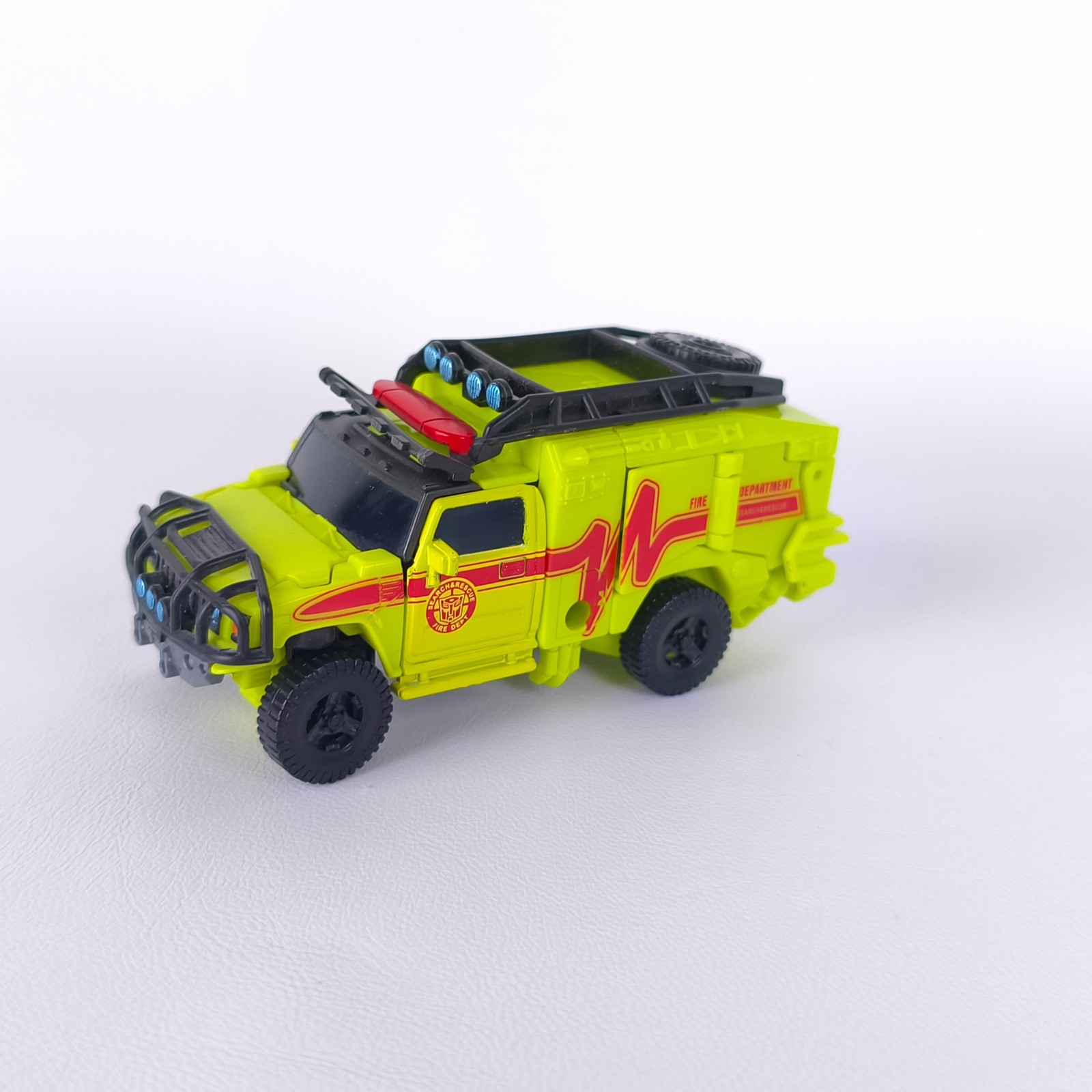 Transformers Autobot Ratchet SS-04 Studio Series Deluxe Class