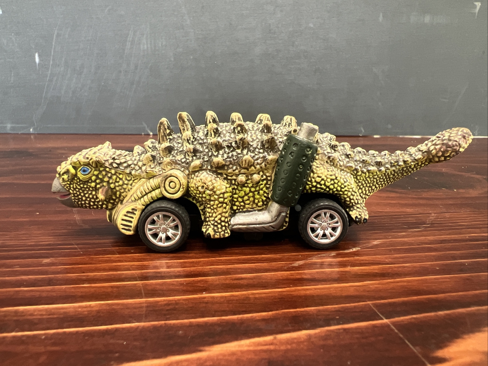 Self Propelling Pull Back Car Toy Ankylosaurus Dino Dinosaur Moving Chasing