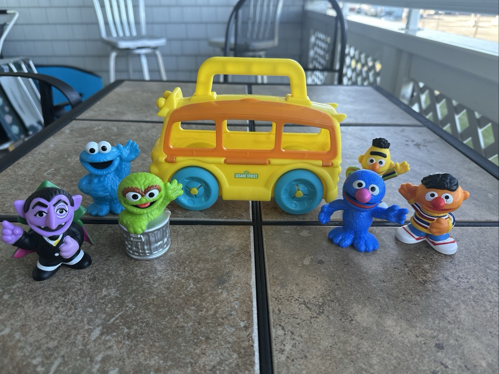 Elmo Sesame Street Lot Bus Figure Carry Case Count Ernie Grover Back To School