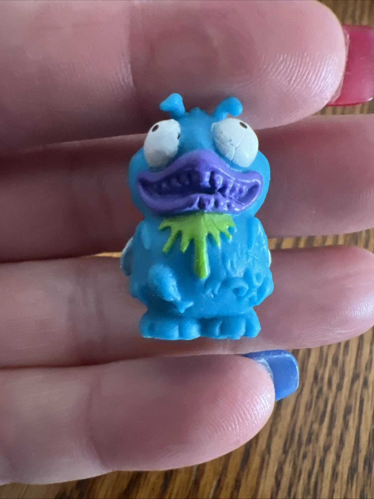 The Trash Pack Series 3 Feral Fly Blue Rare 1&Prime; Collectible Figure Adult Owned