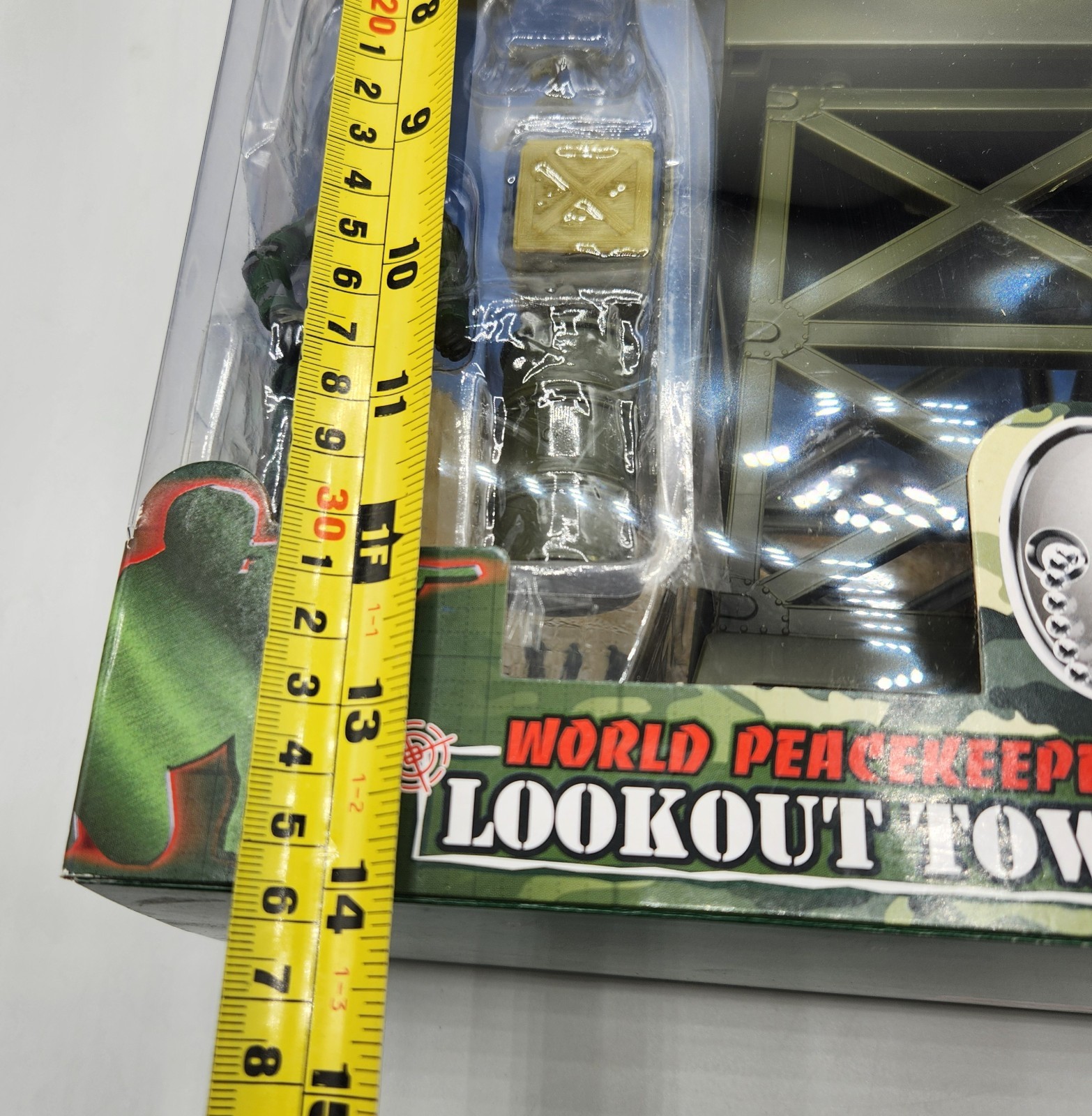 World Peacekeepers Lookout Tower Plus Action Figures New 1:18 Scale