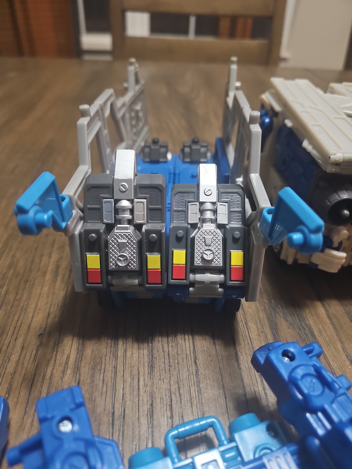 Transformers RID 2001 Ultra Magnus Action Figure-Incomplete- 1 Missing Piece