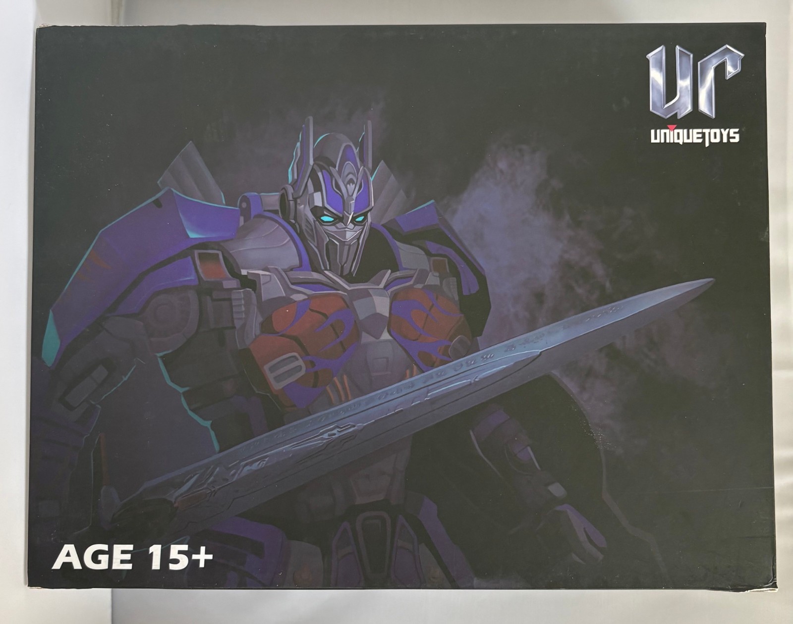 Unique Toys Challenger UTR-02 Optimus Prime Battle Damaged Version Transformers