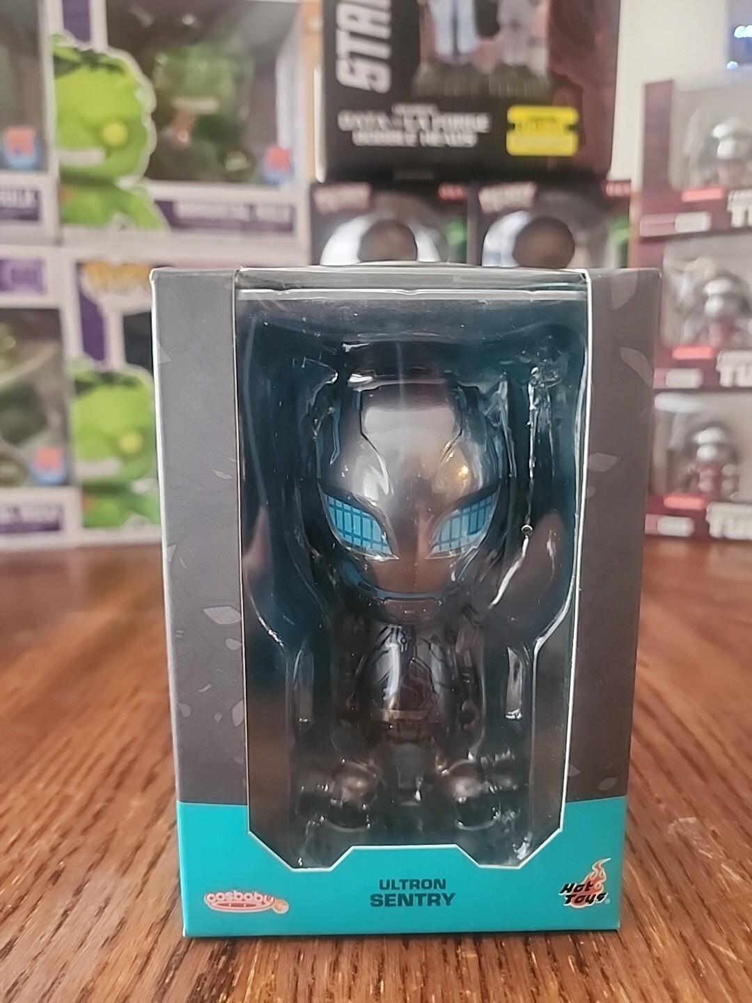 Hot TOYS Limited – Cosbaby – Marvel Avengers Age Of Ultron -Ultron Sentry