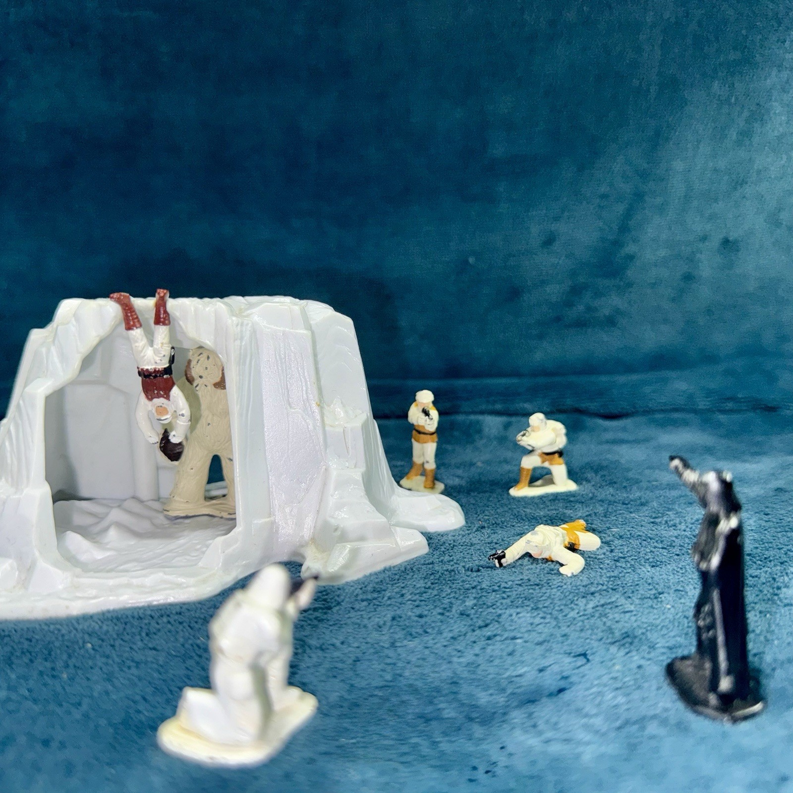 Star Wars Micro Collection Hoth Wampa Cave Complete + 6 xtra Figures Kenner 1982