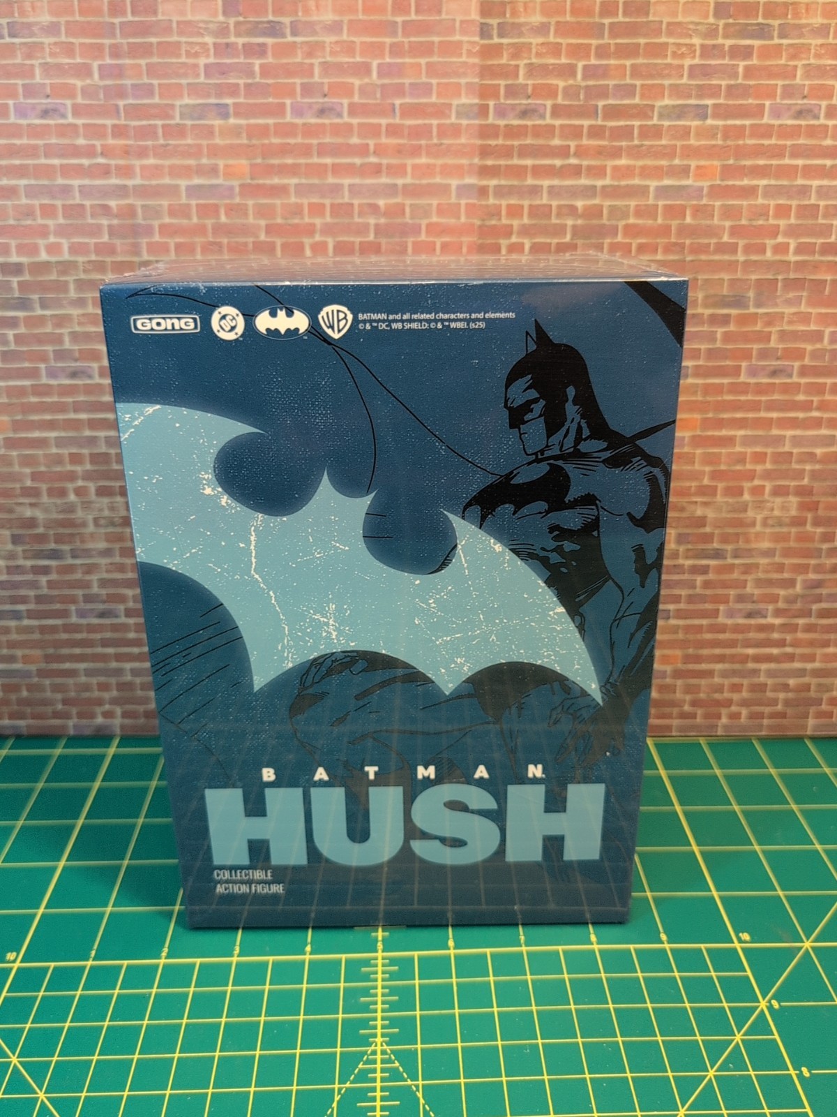 Gong Studios DC Hush Batman Softgoods 6&Prime; Figure « NEW – US SELLER & I SHIP DAILY »