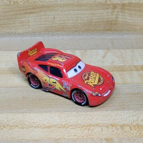 Mattel Disney Cars Lightning McQueen Diecast Vehicle 1/55 Scale Diecast Toy Car