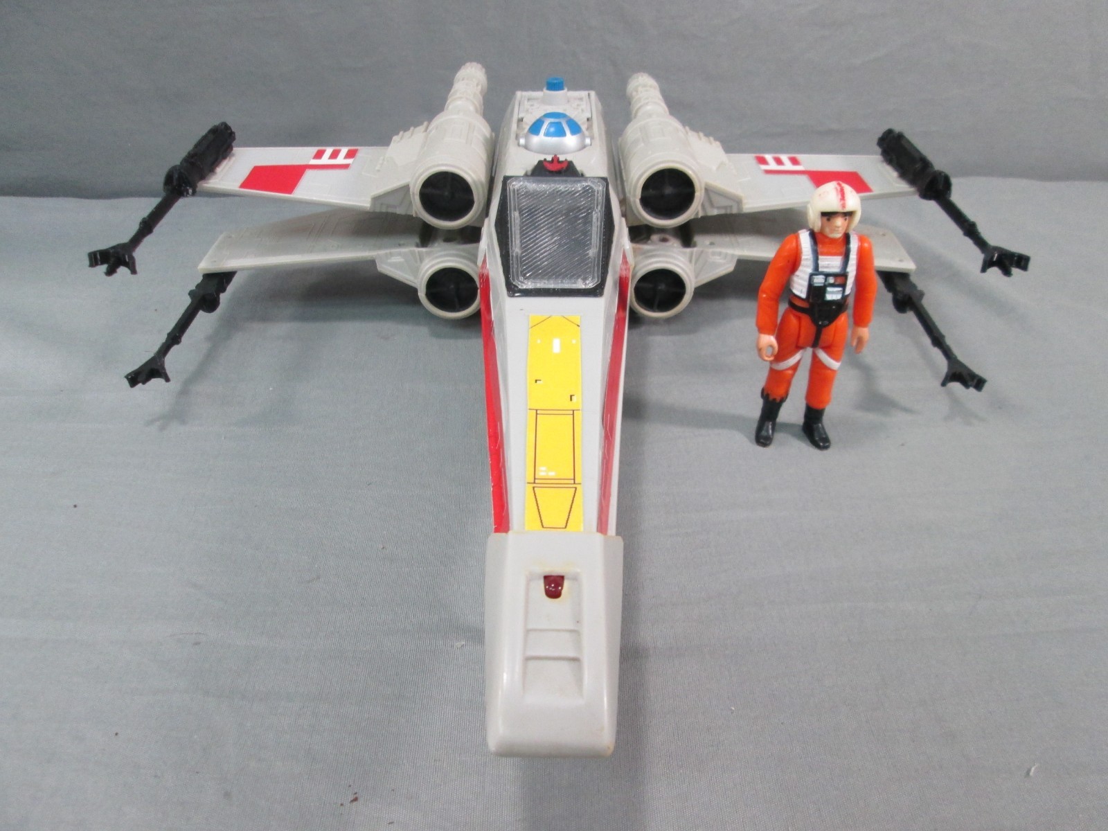 Star Wars X-WING FIGHTER Battle Damage WORKS + Pilot Luke Skywalker 1981 Vintage